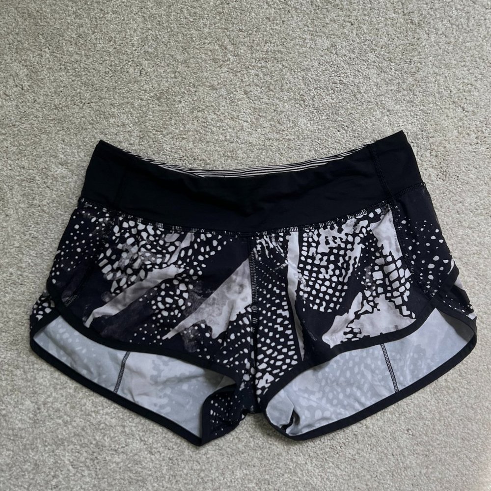 Lululemon Shorts Size 4, Black & White